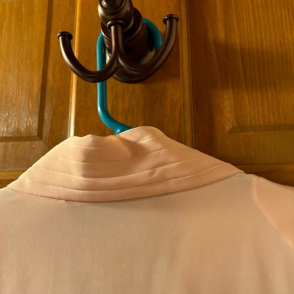 Blouse by La Chine Classic. Size 8 pale pink 🍎 - Picture 4 of 6